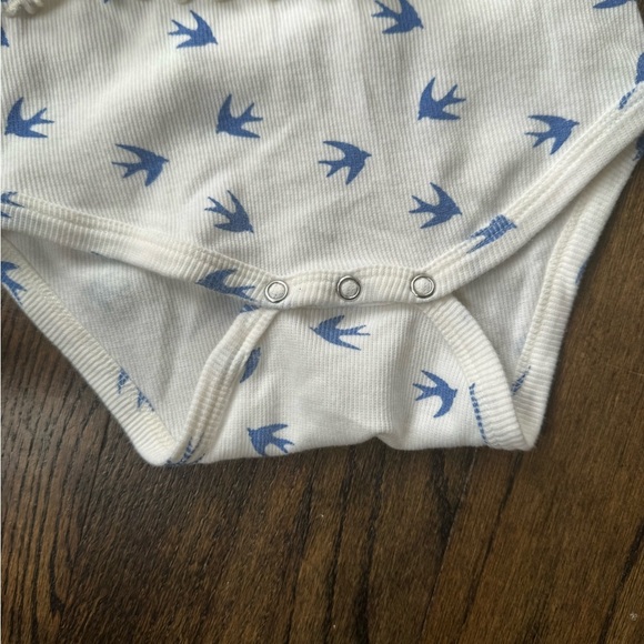 Kate Quinn ruffle bodysuit and headband - Picture 5 of 6